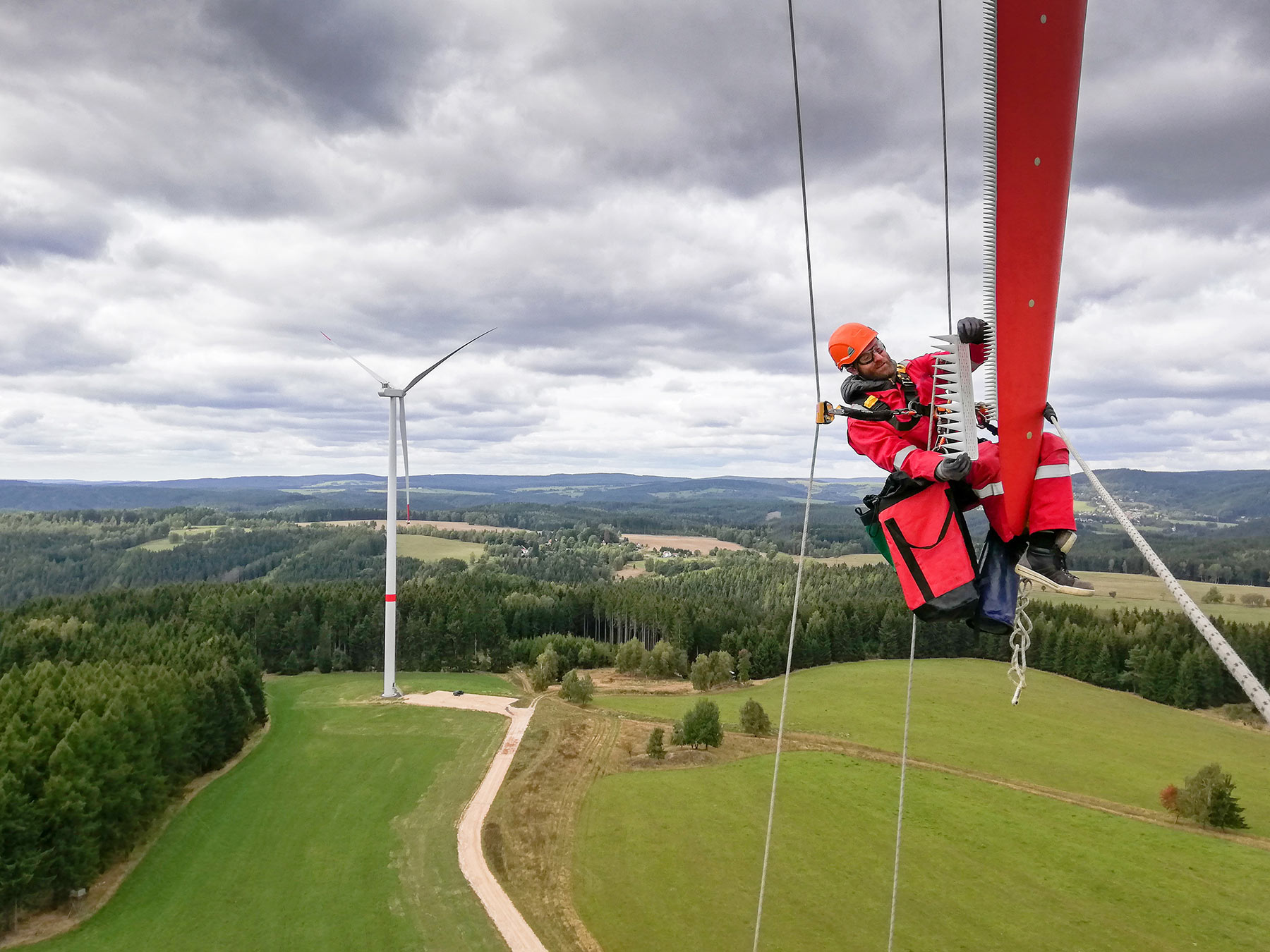 Applying upgrades and retrofits on a wind turbine using rope access