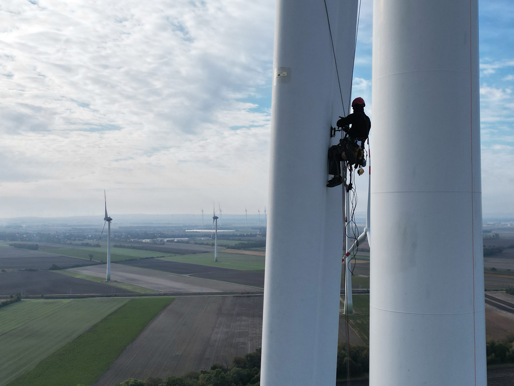 Wind turbine inspection using rope access on a turbine blade